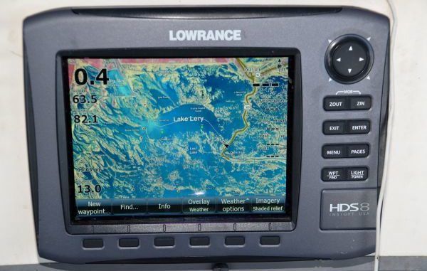 The Standard Mapping E-card allows anglers to zoom in from area coverage to such detail that even individual trees are visible on the screen.