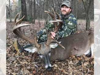 Heath Hodges and his big 20-point Mississippi buck.