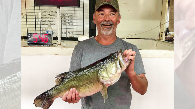 Billy Banks with his Majestic 9.45-pound last-minute D’Arbonne lunker.