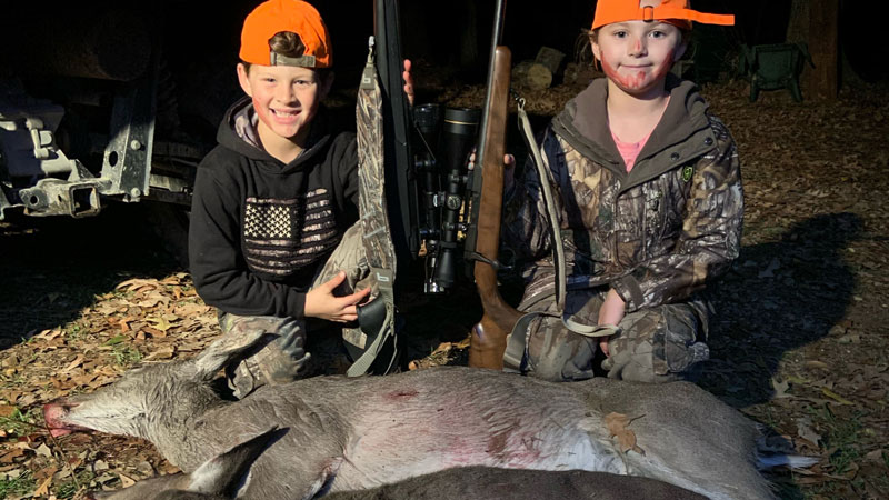 Siblings take deer 10 minutes apart